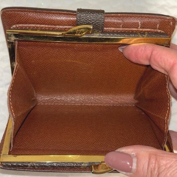 Louis Vuitton Bifold Monogram Wallet - Picture 3 of 5